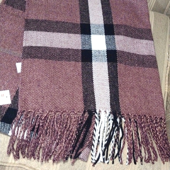 NWT Top It Off Plaid Wrap Shawl or Scarf - Picture 3 of 10
